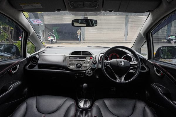HONDA JAZZ 1.5 SV AT ปี 2009 (ขายสด) - Image 17