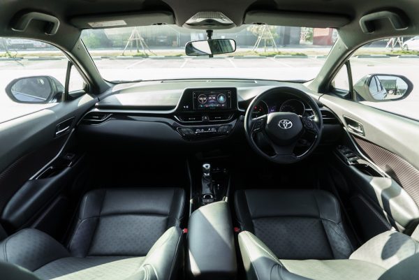 TOYOTA C-HR 1.8 HV MID AT ปี2018 - Image 17