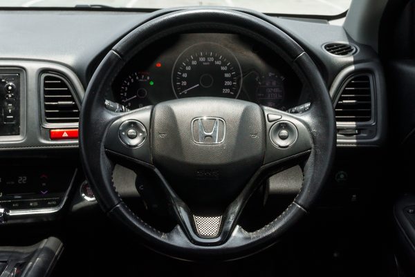 HONDA HR-V 1.8 E AT ปี2016 - Image 17