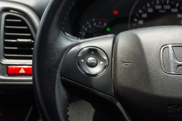 HONDA HR-V 1.8 E AT ปี2016 - Image 18