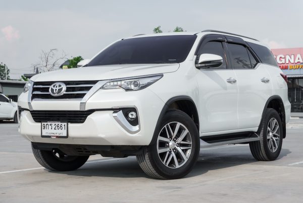 TOYOTA FORTUNER 2.4 V AT ปี2020 - Image 2