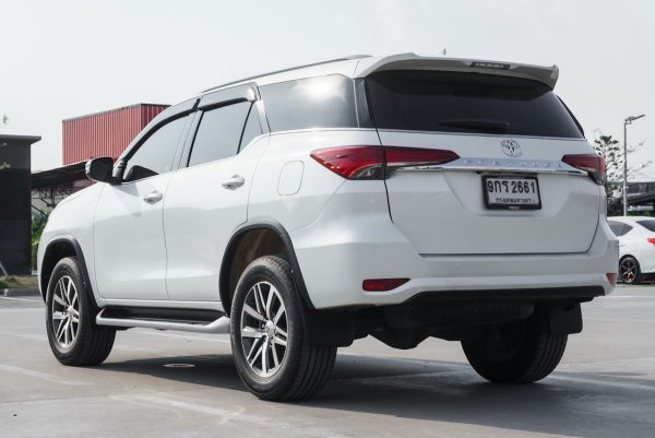 TOYOTA FORTUNER 2.4 V AT ปี2020 - Image 8