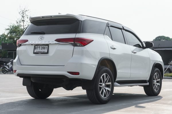 TOYOTA FORTUNER 2.4 V AT ปี2020 - Image 10