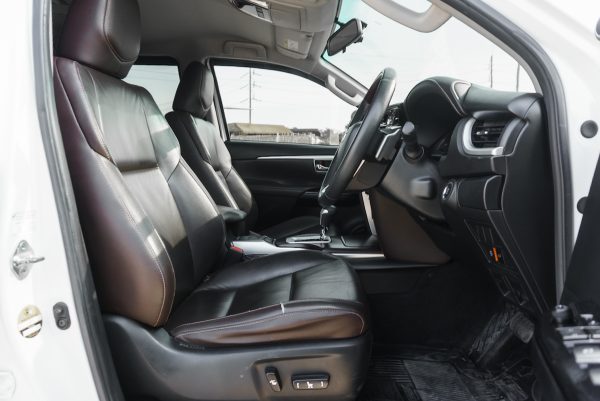 TOYOTA FORTUNER 2.4 V AT ปี2020 - Image 11