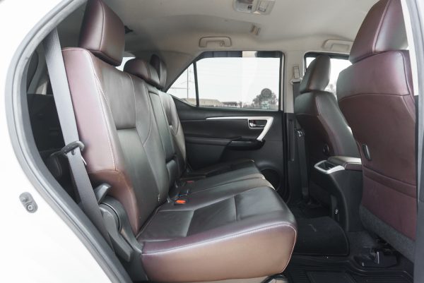 TOYOTA FORTUNER 2.4 V AT ปี2020 - Image 13