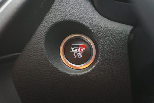 TOYOTA COROLLA CROSS 1.8 HEV GR SPORT AT 2024 - Image 25