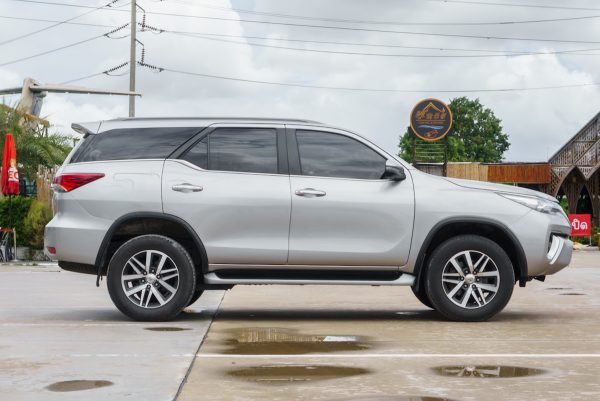 TOYOTA FORTUNER 2.4 V AT 2018 (7กฮ9440) - Image 6