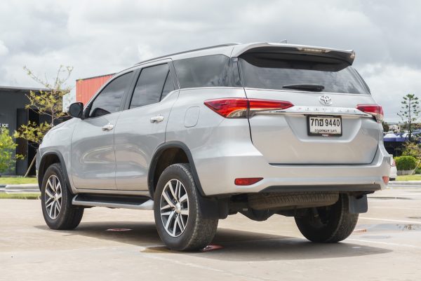 TOYOTA FORTUNER 2.4 V AT 2018 (7กฮ9440) - Image 8