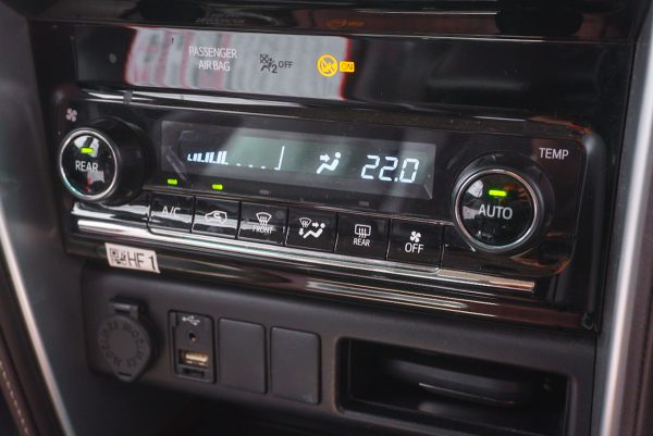TOYOTA FORTUNER 2.4 V AT 2018 (7กฮ9440) - Image 32