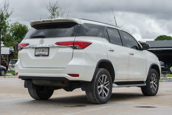 TOYOTA FORTUNER 2.4 V AT 2018 (7กภ9832) - Image 10