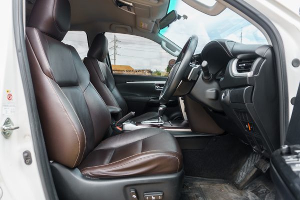 TOYOTA FORTUNER 2.4 V AT 2018 (7กภ9832) - Image 11