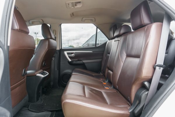 TOYOTA FORTUNER 2.4 V AT 2018 (7กภ9832) - Image 16
