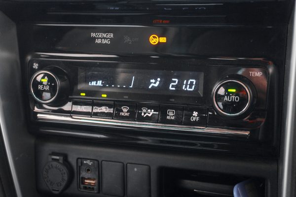 TOYOTA FORTUNER 2.4 V AT 2018 (7กภ9832) - Image 32