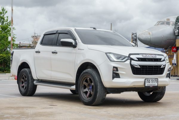 ISUZU D-MAX 1.9 CAB 4 HI-LANDER ZP MT 2020 - Image 5