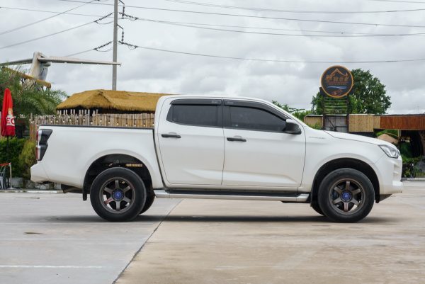 ISUZU D-MAX 1.9 CAB 4 HI-LANDER ZP MT 2020 - Image 6