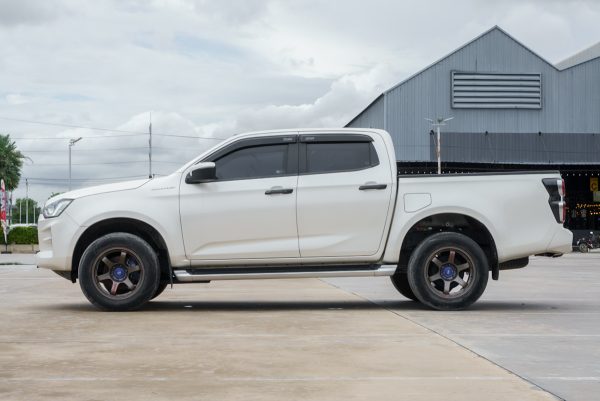 ISUZU D-MAX 1.9 CAB 4 HI-LANDER ZP MT 2020 - Image 7