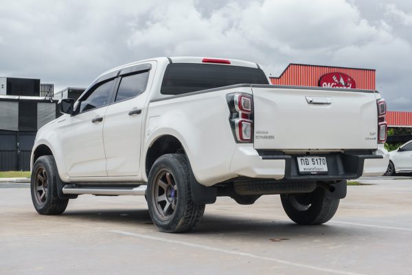 ISUZU D-MAX 1.9 CAB 4 HI-LANDER ZP MT 2020 - Image 8