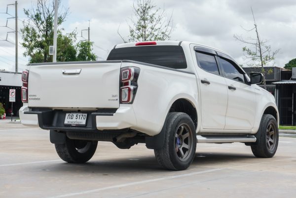 ISUZU D-MAX 1.9 CAB 4 HI-LANDER ZP MT 2020 - Image 10