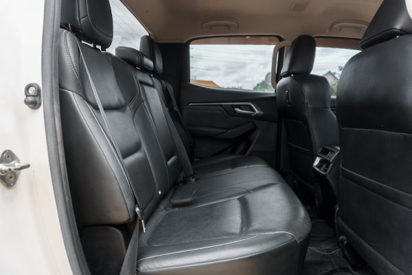 ISUZU D-MAX 1.9 CAB 4 HI-LANDER ZP MT 2020 - Image 12