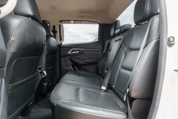 ISUZU D-MAX 1.9 CAB 4 HI-LANDER ZP MT 2020 - Image 13