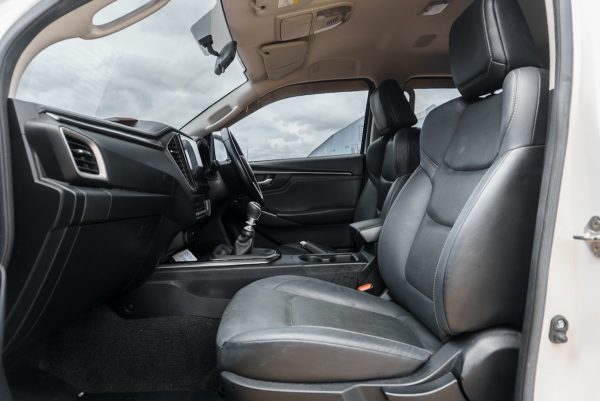 ISUZU D-MAX 1.9 CAB 4 HI-LANDER ZP MT 2020 - Image 14