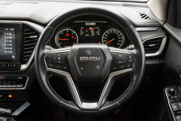 ISUZU D-MAX 1.9 CAB 4 HI-LANDER ZP MT 2020 - Image 17