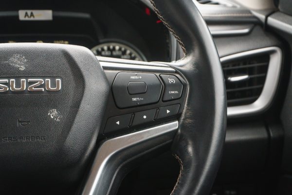 ISUZU D-MAX 1.9 CAB 4 HI-LANDER ZP MT 2020 - Image 19