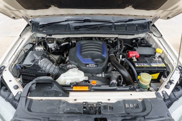ISUZU D-MAX 1.9 CAB 4 HI-LANDER ZP MT 2020 - Image 28