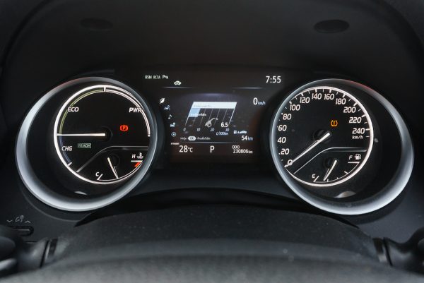 TOYOTA CAMRY 2.5 HV AT 2019 - Image 39