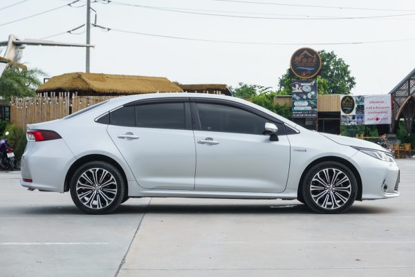 TOYOTA ALTIS 1.8 HV HIGH AT ปี2019 จด ปี2020 - Image 6