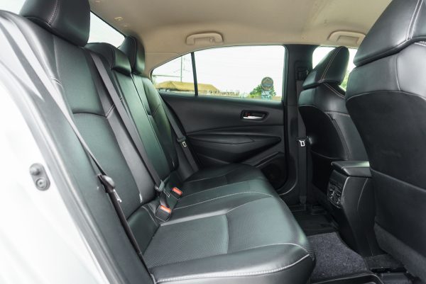 TOYOTA ALTIS 1.8 HV HIGH AT ปี2019 จด ปี2020 - Image 13