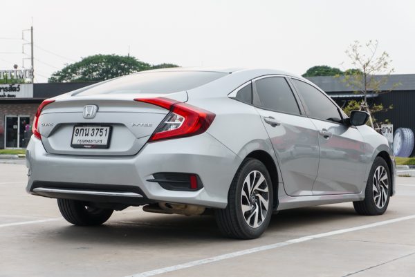 HONDA CIVIC 1.8 E AT ปี2019 จด ปี2020 - Image 10