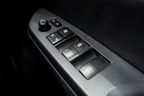 TOYOTA YARIS 1.2 MID AT 2019 - Image 19