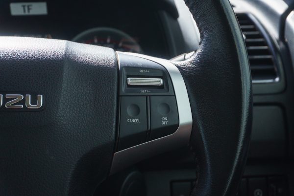 ISUZU D-MAX CAB 4 1.9 HI-LANDER  Z-PRESTIGE AT 2019 - Image 18