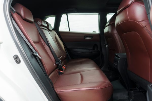 TOYOTA COROLLA CROSS 1.8 HYBRID PREMIUM SAFETY AT 2020 จด 2022 (2ขพ9698) - Image 13