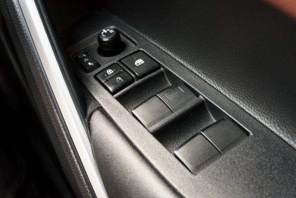 TOYOTA COROLLA CROSS 1.8 HYBRID PREMIUM SAFETY AT 2020 จด 2022 (2ขพ9698) - Image 22
