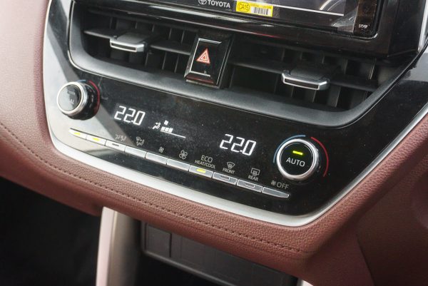 TOYOTA COROLLA CROSS 1.8 HYBRID PREMIUM SAFETY AT 2020 จด 2022 (2ขพ9698) - Image 27