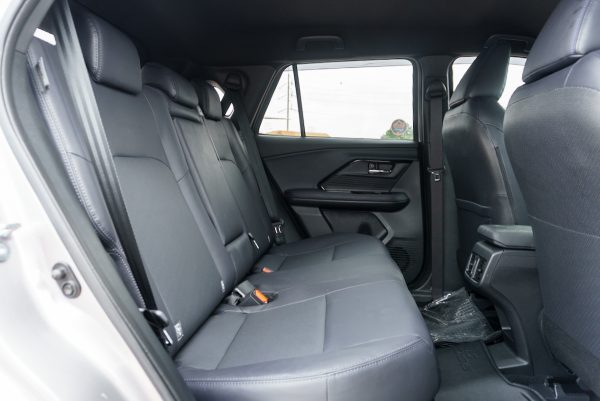 TOYOTA YARIS CROSS 1.5 HEV PREMIUM AT 2025 - Image 13