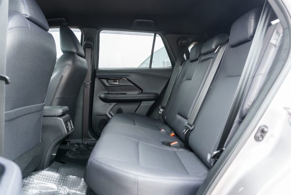 TOYOTA YARIS CROSS 1.5 HEV PREMIUM AT 2025 - Image 14