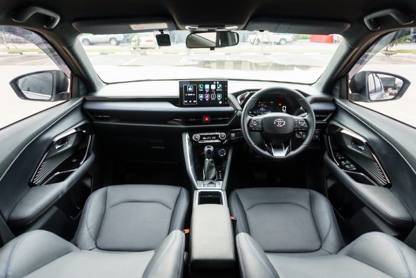 TOYOTA YARIS CROSS 1.5 HEV PREMIUM AT 2025 - Image 16