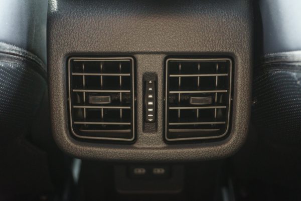 TOYOTA YARIS CROSS 1.5 HEV PREMIUM AT 2025 - Image 17
