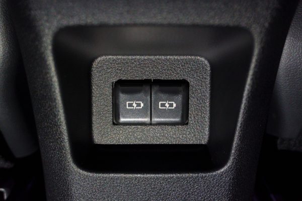 TOYOTA YARIS CROSS 1.5 HEV PREMIUM AT 2025 - Image 18