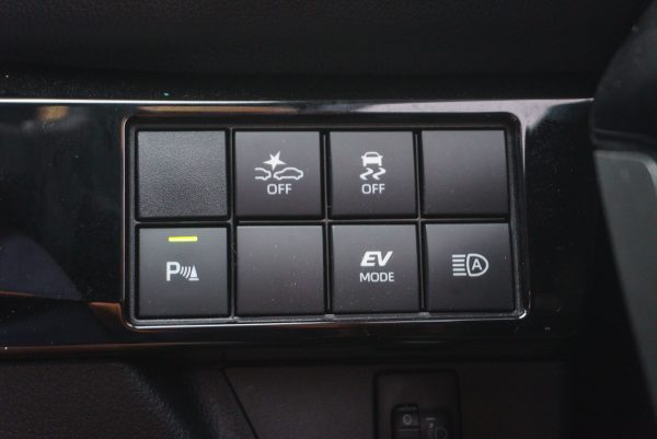 TOYOTA YARIS CROSS 1.5 HEV PREMIUM AT 2025 - Image 23