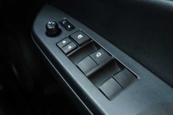 TOYOTA YARIS ATIV 1.2 E AT 2019 - Image 19