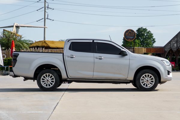 ISUZU D-MAX CAB 4 1.9 L DA AT 2022 จด 2023 - Image 6