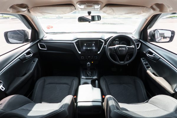 ISUZU D-MAX CAB 4 1.9 L DA AT 2022 จด 2023 - Image 15