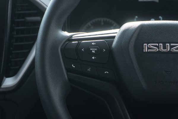 ISUZU D-MAX CAB 4 1.9 L DA AT 2022 จด 2023 - Image 18
