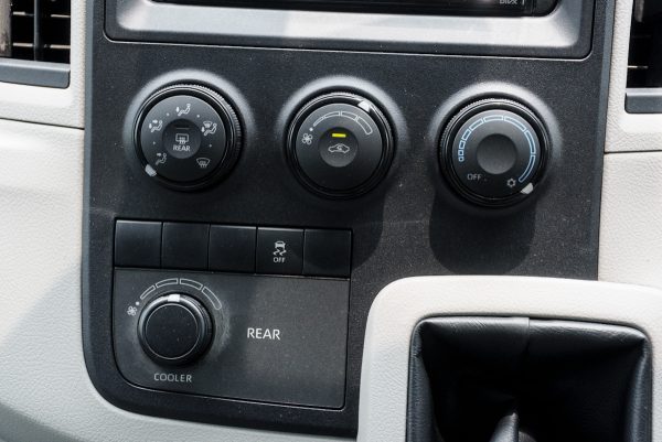 TOYOTA COMMUTER 2.8 DIESEL MT 2019 จด 2020 - Image 23