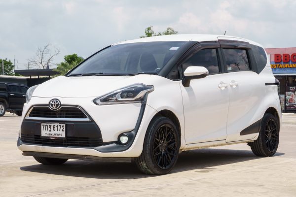 TOYOTA SIENTA 1.5 V AT 2017 จด 2018 - Image 3