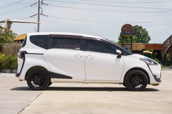 TOYOTA SIENTA 1.5 V AT 2017 จด 2018 - Image 6